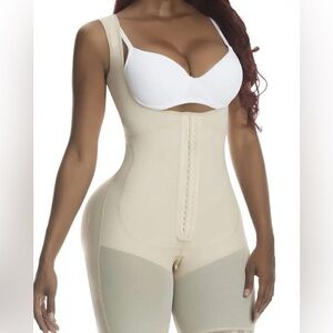 CURVY MAMI girdles